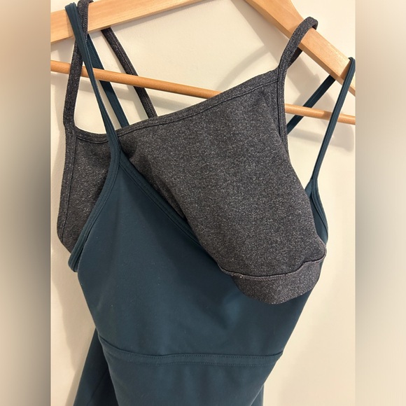 GAP FIT Yoga Top w/ built in sports bra - Picture 5 of 9